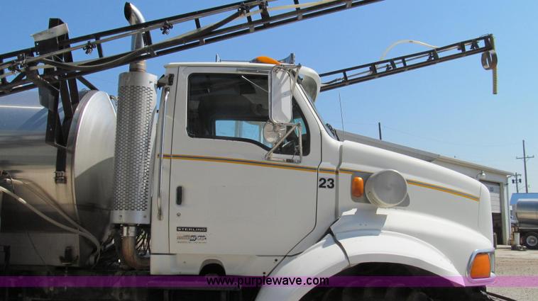 image for item G2103 1999 Sterling L8513 pre/post liquid fertilizer applicator sprayer