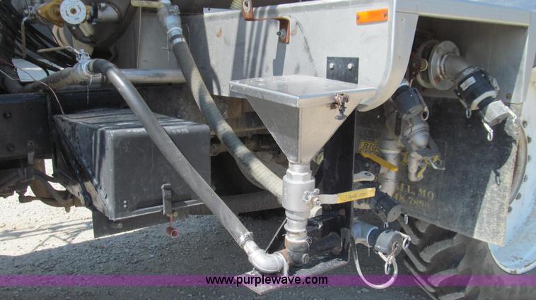 image for item G2103 1999 Sterling L8513 pre/post liquid fertilizer applicator sprayer