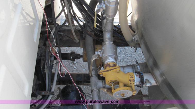 image for item G2103 1999 Sterling L8513 pre/post liquid fertilizer applicator sprayer