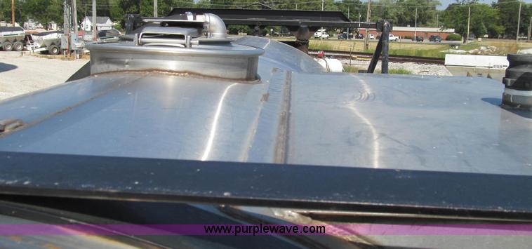 image for item G2103 1999 Sterling L8513 pre/post liquid fertilizer applicator sprayer