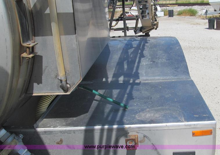 image for item G2103 1999 Sterling L8513 pre/post liquid fertilizer applicator sprayer