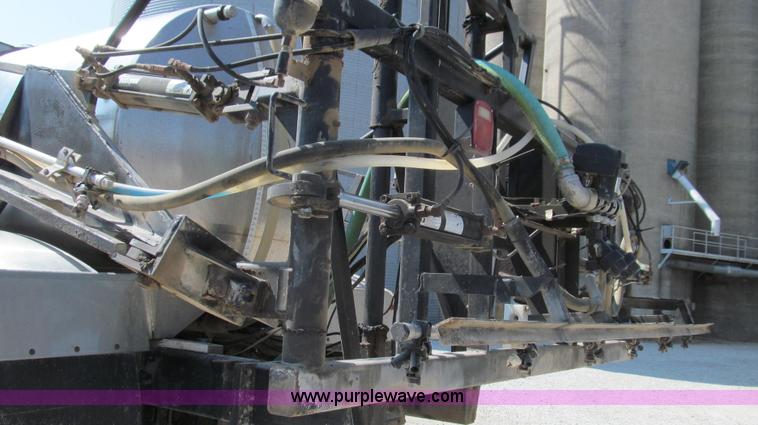image for item G2103 1999 Sterling L8513 pre/post liquid fertilizer applicator sprayer