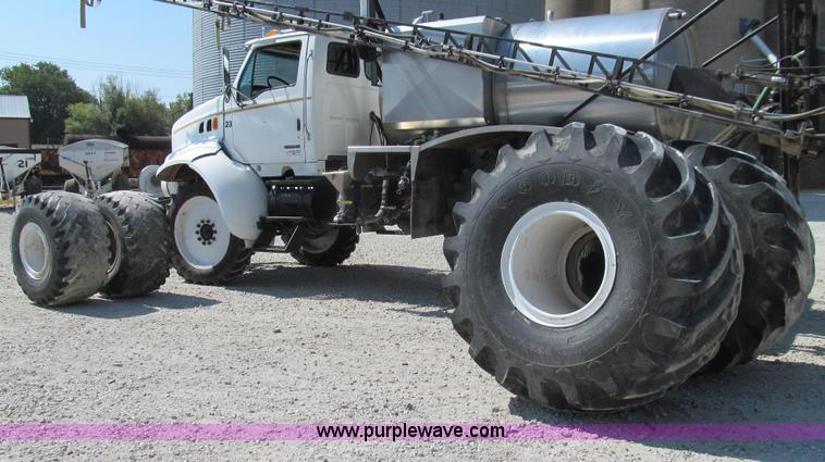 image for item G2103 1999 Sterling L8513 pre/post liquid fertilizer applicator sprayer