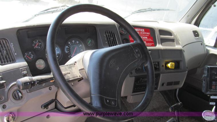 image for item G2103 1999 Sterling L8513 pre/post liquid fertilizer applicator sprayer