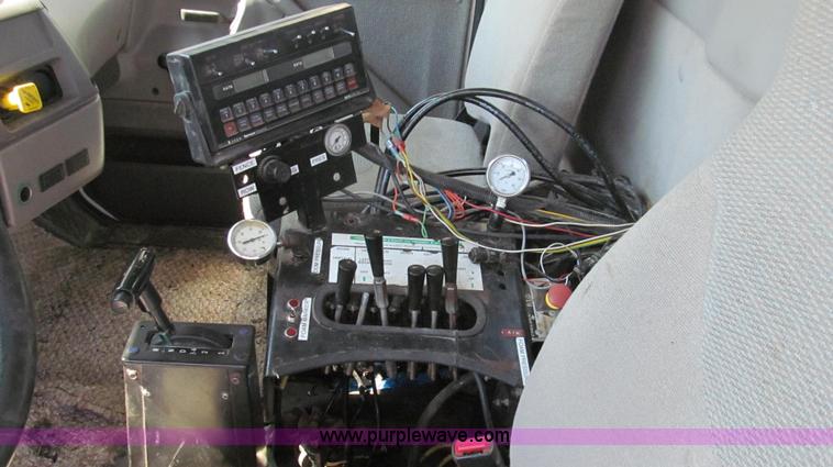 image for item G2103 1999 Sterling L8513 pre/post liquid fertilizer applicator sprayer