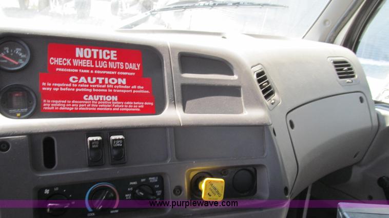 image for item G2103 1999 Sterling L8513 pre/post liquid fertilizer applicator sprayer