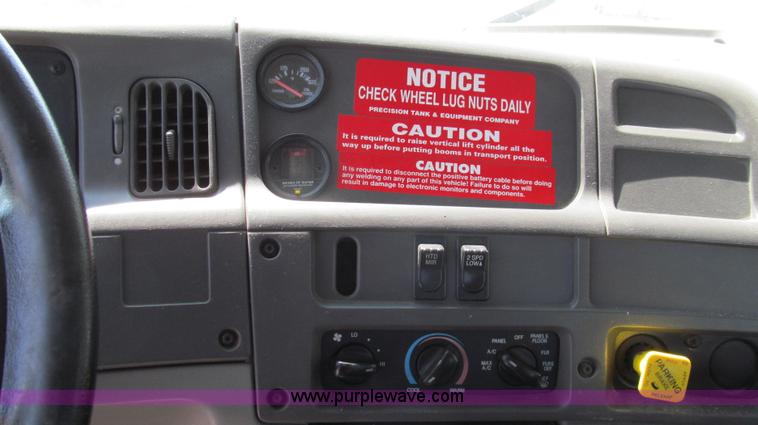 image for item G2103 1999 Sterling L8513 pre/post liquid fertilizer applicator sprayer