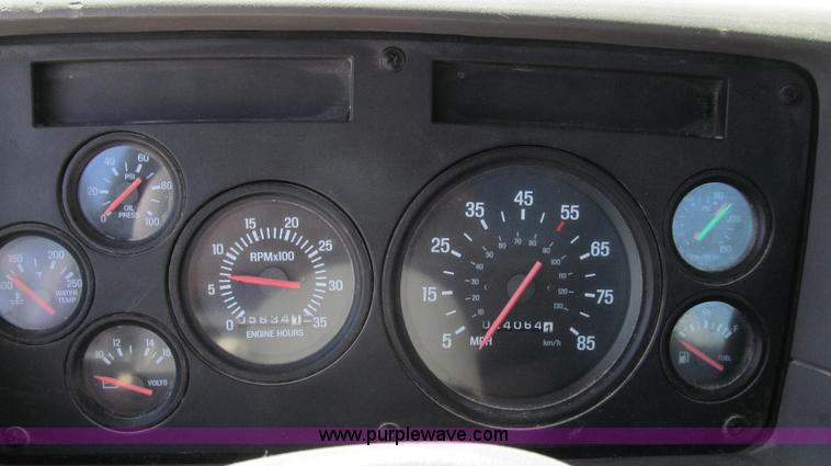 image for item G2103 1999 Sterling L8513 pre/post liquid fertilizer applicator sprayer