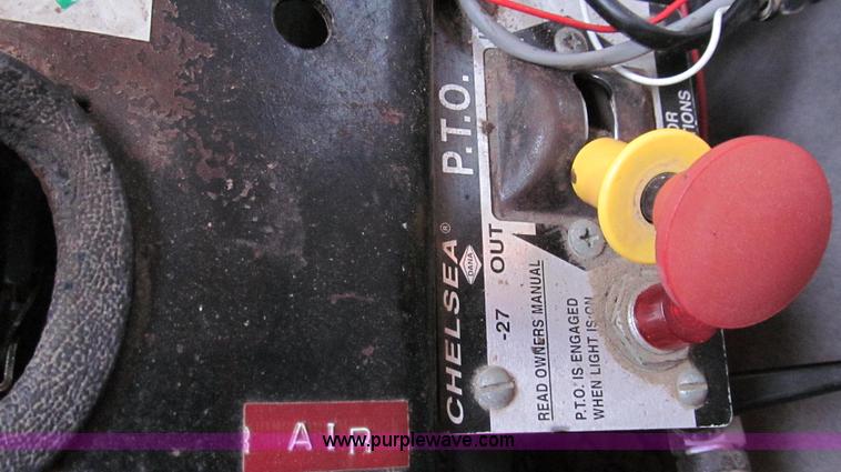 image for item G2103 1999 Sterling L8513 pre/post liquid fertilizer applicator sprayer