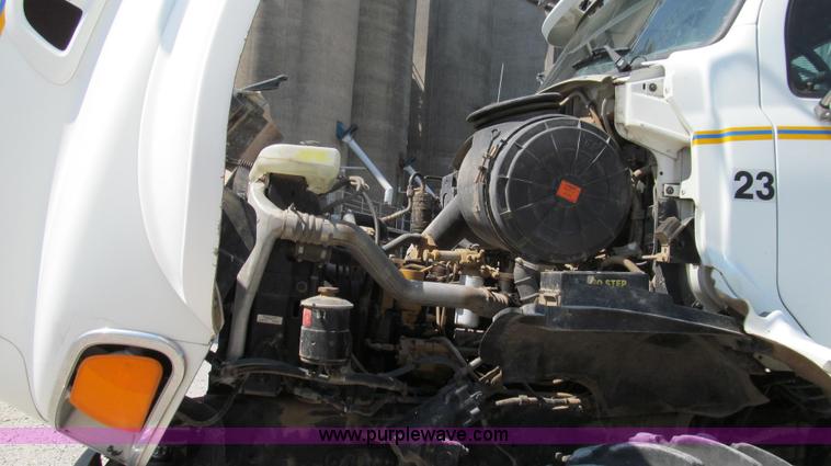 image for item G2103 1999 Sterling L8513 pre/post liquid fertilizer applicator sprayer