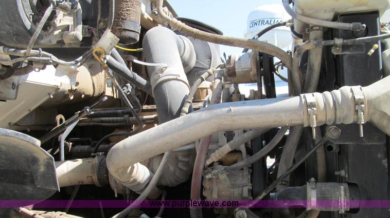 image for item G2103 1999 Sterling L8513 pre/post liquid fertilizer applicator sprayer