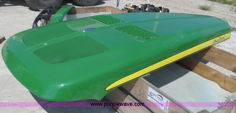 image for item G2104 John Deere 9530 hood, light cowl and front grill base