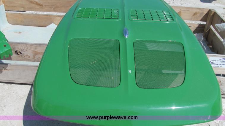 image for item G2104 John Deere 9530 hood, light cowl and front grill base