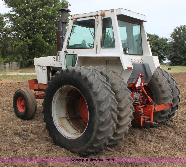 image for item G4139 Case 1175 tractor