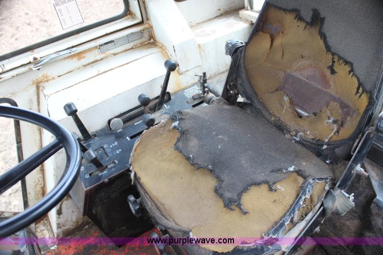 image for item G4139 Case 1175 tractor