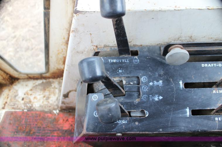 image for item G4139 Case 1175 tractor