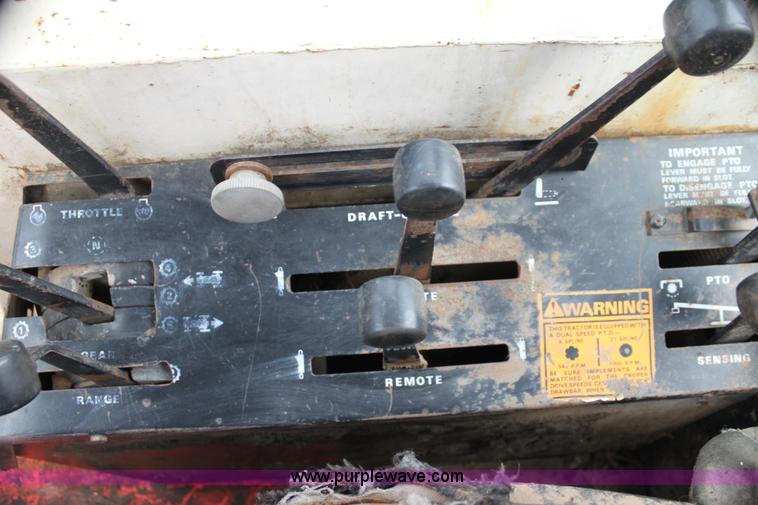 image for item G4139 Case 1175 tractor