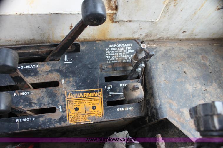 image for item G4139 Case 1175 tractor