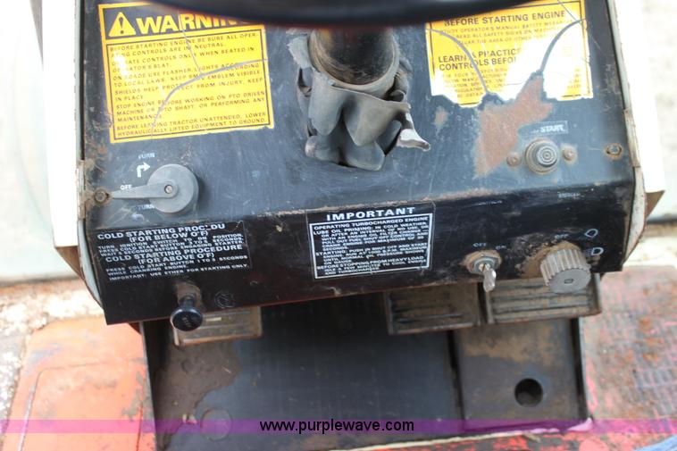 image for item G4139 Case 1175 tractor