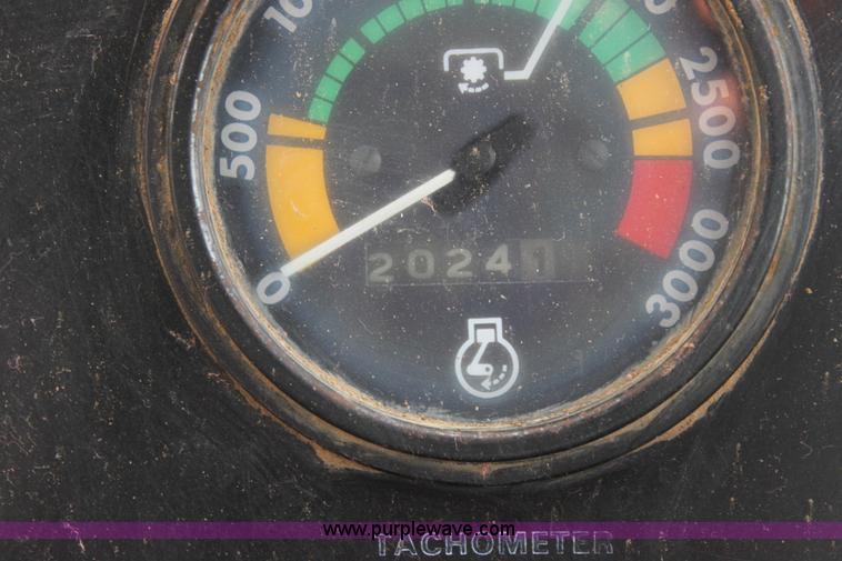 image for item G4139 Case 1175 tractor