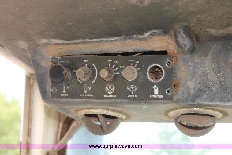 image for item G4139 Case 1175 tractor