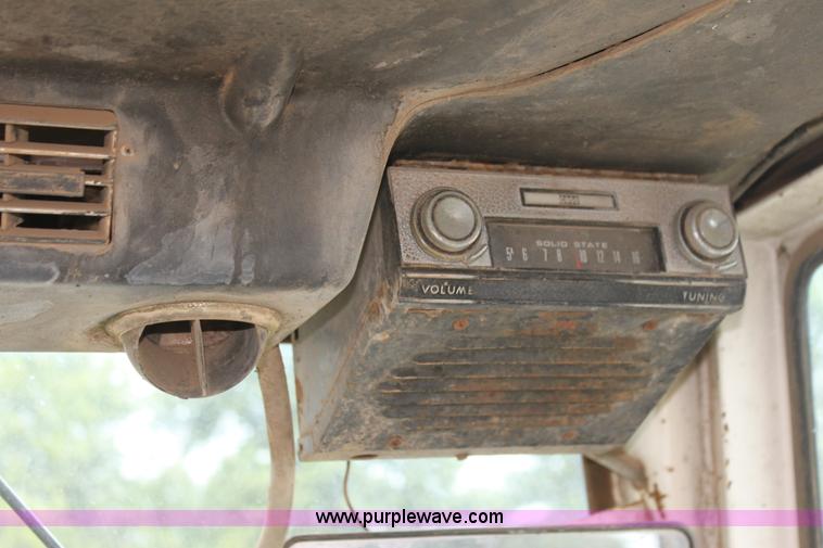 image for item G4139 Case 1175 tractor