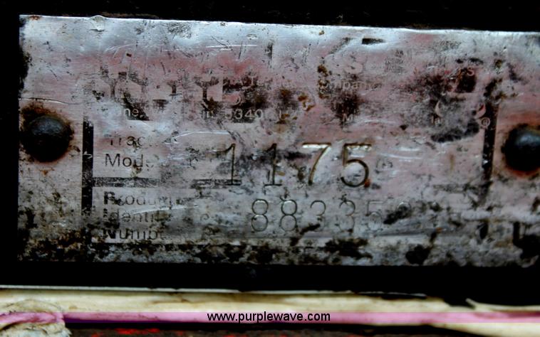 image for item G4139 Case 1175 tractor