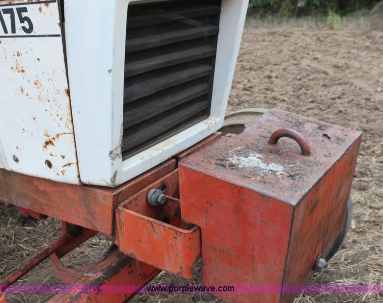 image for item G4139 Case 1175 tractor