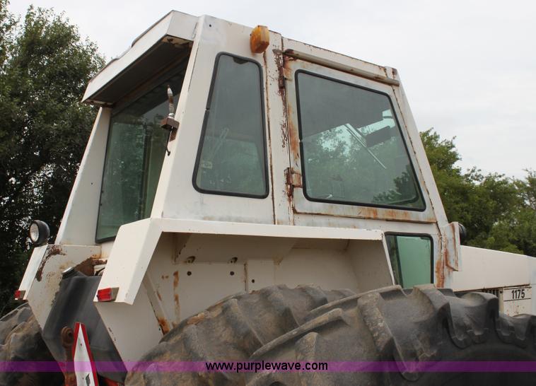 image for item G4139 Case 1175 tractor