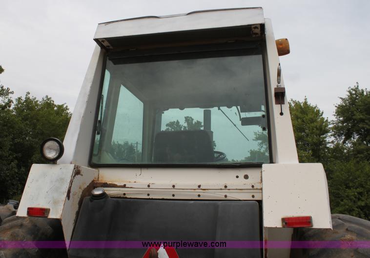 image for item G4139 Case 1175 tractor