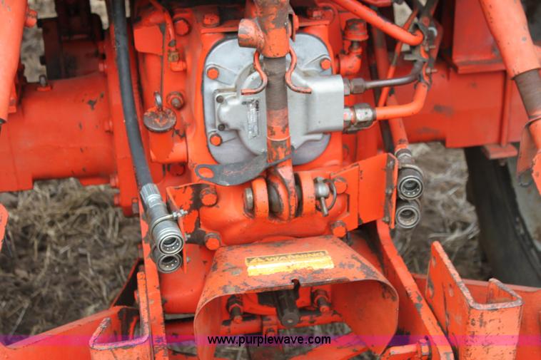 image for item G4139 Case 1175 tractor