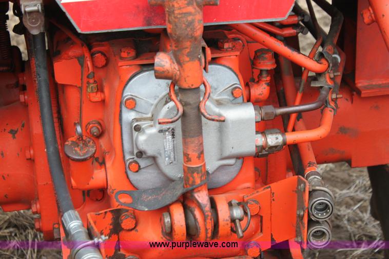 image for item G4139 Case 1175 tractor