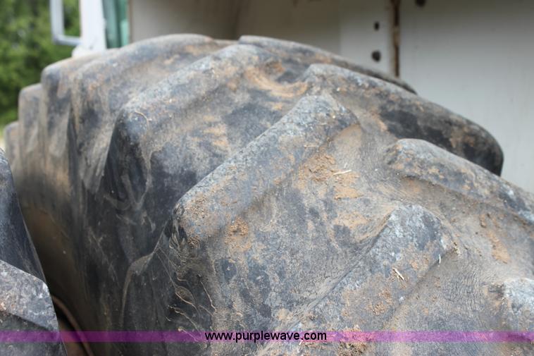 image for item G4139 Case 1175 tractor