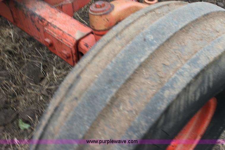 image for item G4139 Case 1175 tractor