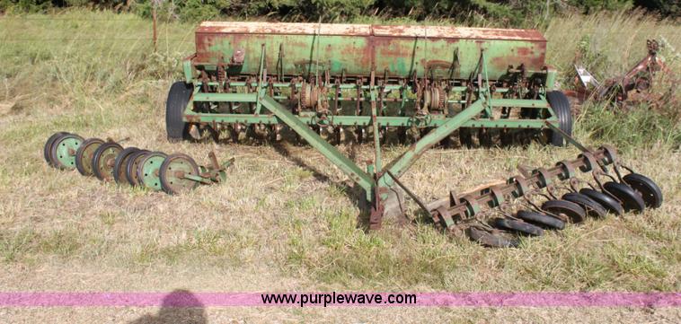image for item G4150 John Deere FB B drill