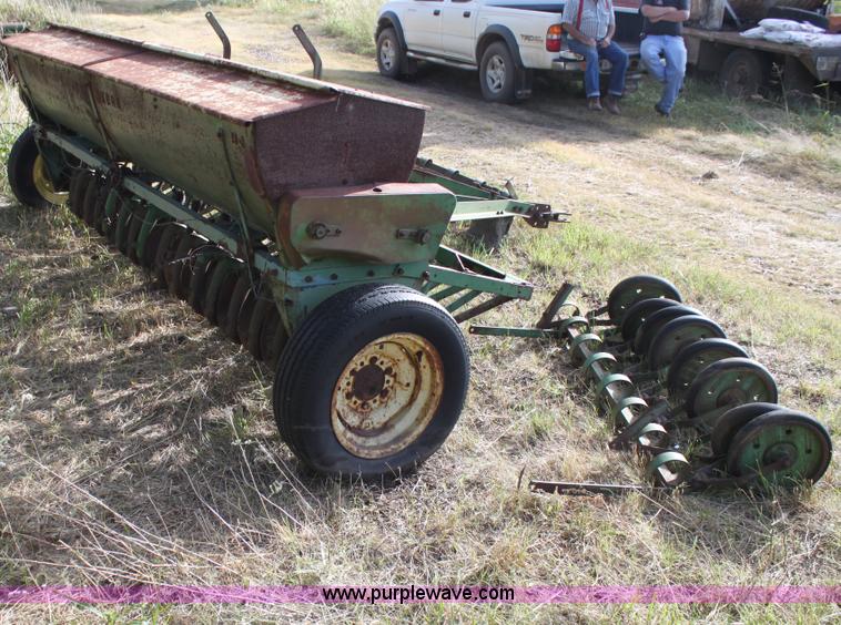 image for item G4150 John Deere FB B drill