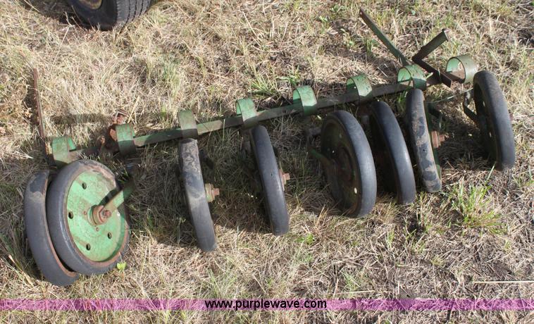 image for item G4150 John Deere FB B drill