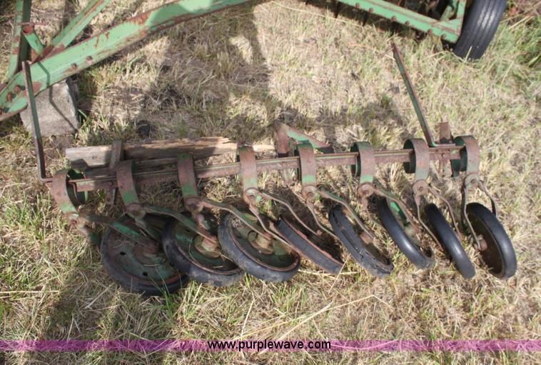 image for item G4150 John Deere FB B drill