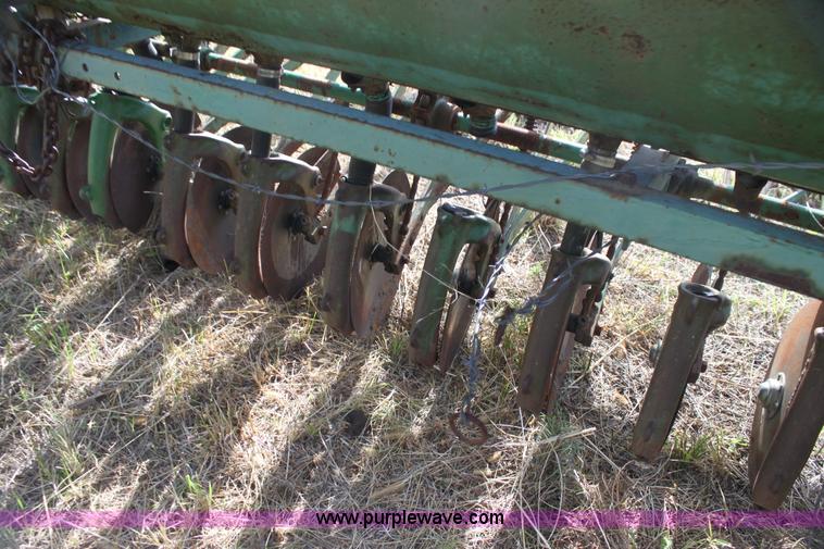 image for item G4150 John Deere FB B drill