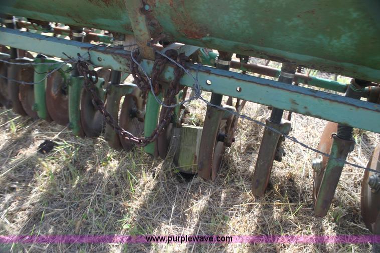 image for item G4150 John Deere FB B drill