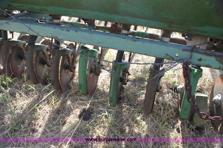 image for item G4150 John Deere FB B drill