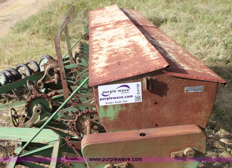 image for item G4150 John Deere FB B drill