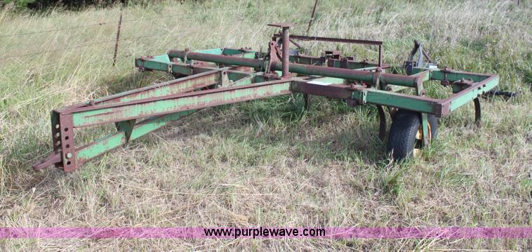 image for item G4151 John Deere 100 chisel