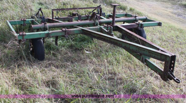 image for item G4151 John Deere 100 chisel