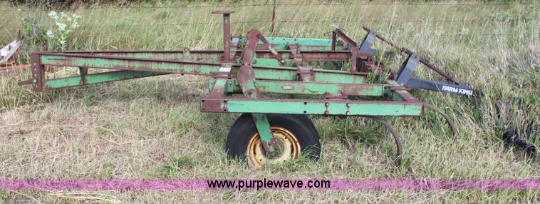 image for item G4151 John Deere 100 chisel