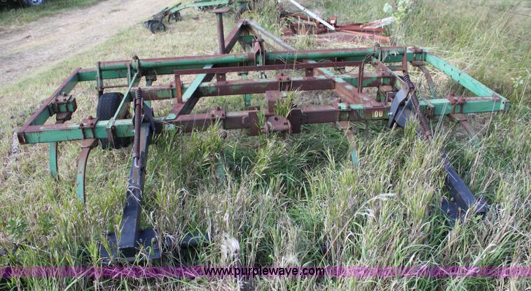 image for item G4151 John Deere 100 chisel