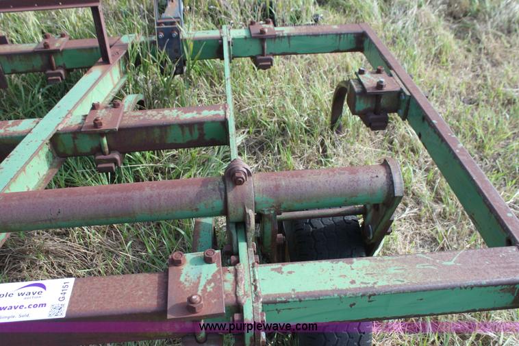 image for item G4151 John Deere 100 chisel