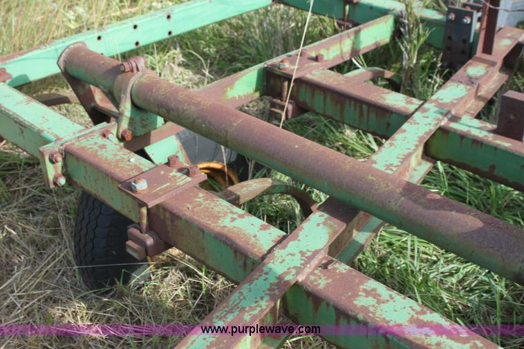 image for item G4151 John Deere 100 chisel