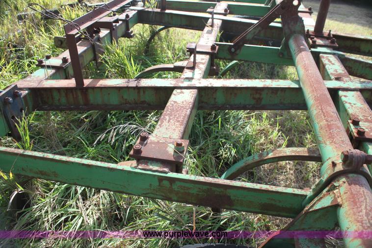 image for item G4151 John Deere 100 chisel