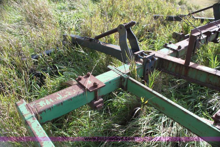 image for item G4151 John Deere 100 chisel